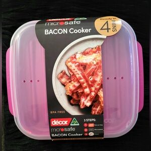 Microsafe Pink Bacon Cooker